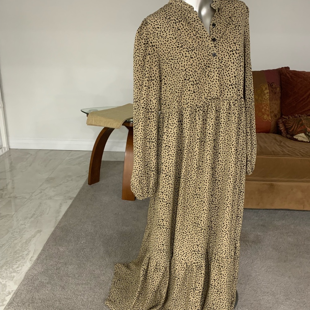Elegant Tan and Black Maxi Dress